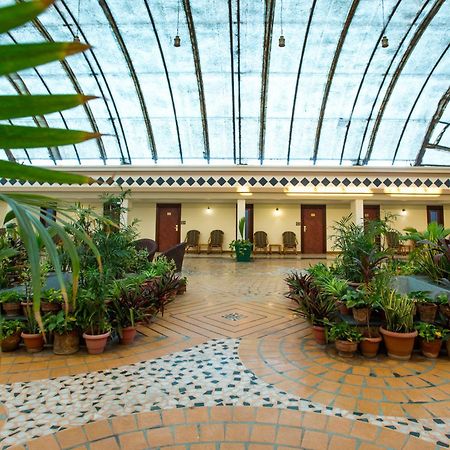 Hotel The Grand Regency Radźkot Zewnętrze zdjęcie