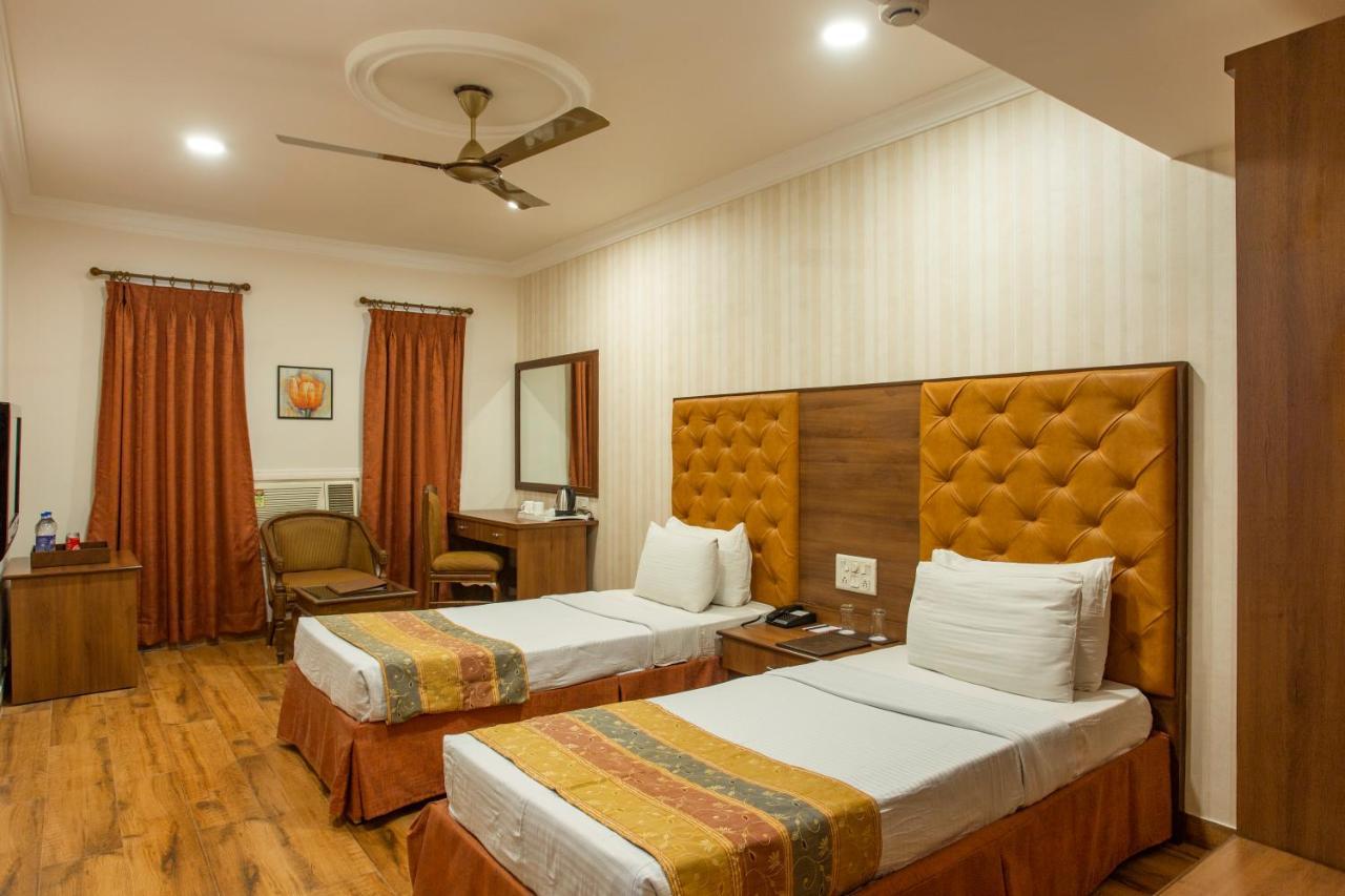 Hotel The Grand Regency Radźkot Zewnętrze zdjęcie