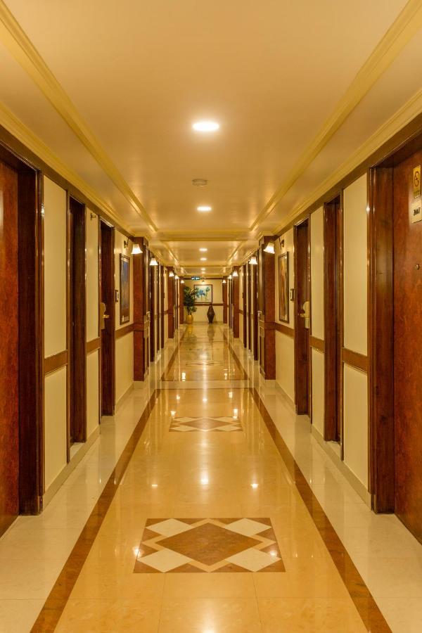 Hotel The Grand Regency Radźkot Zewnętrze zdjęcie