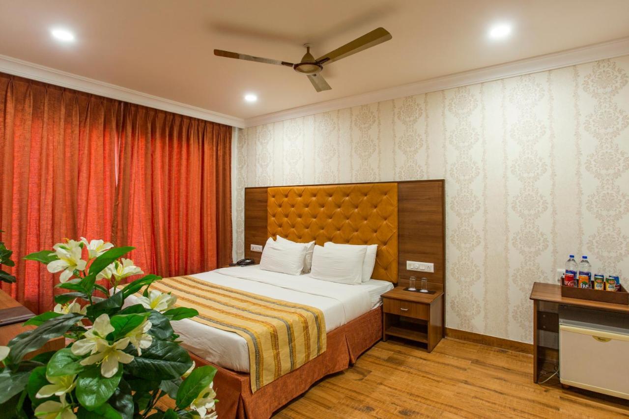 Hotel The Grand Regency Radźkot Zewnętrze zdjęcie