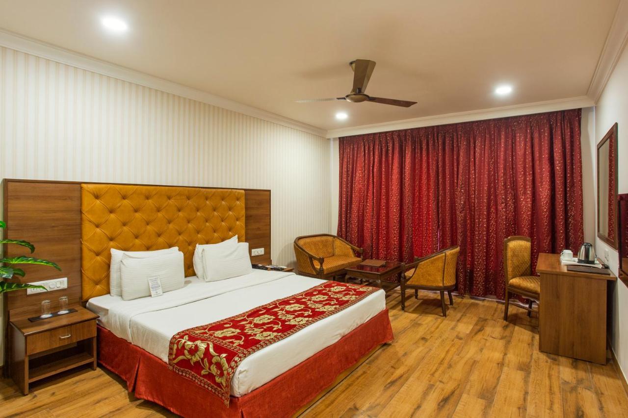 Hotel The Grand Regency Radźkot Zewnętrze zdjęcie