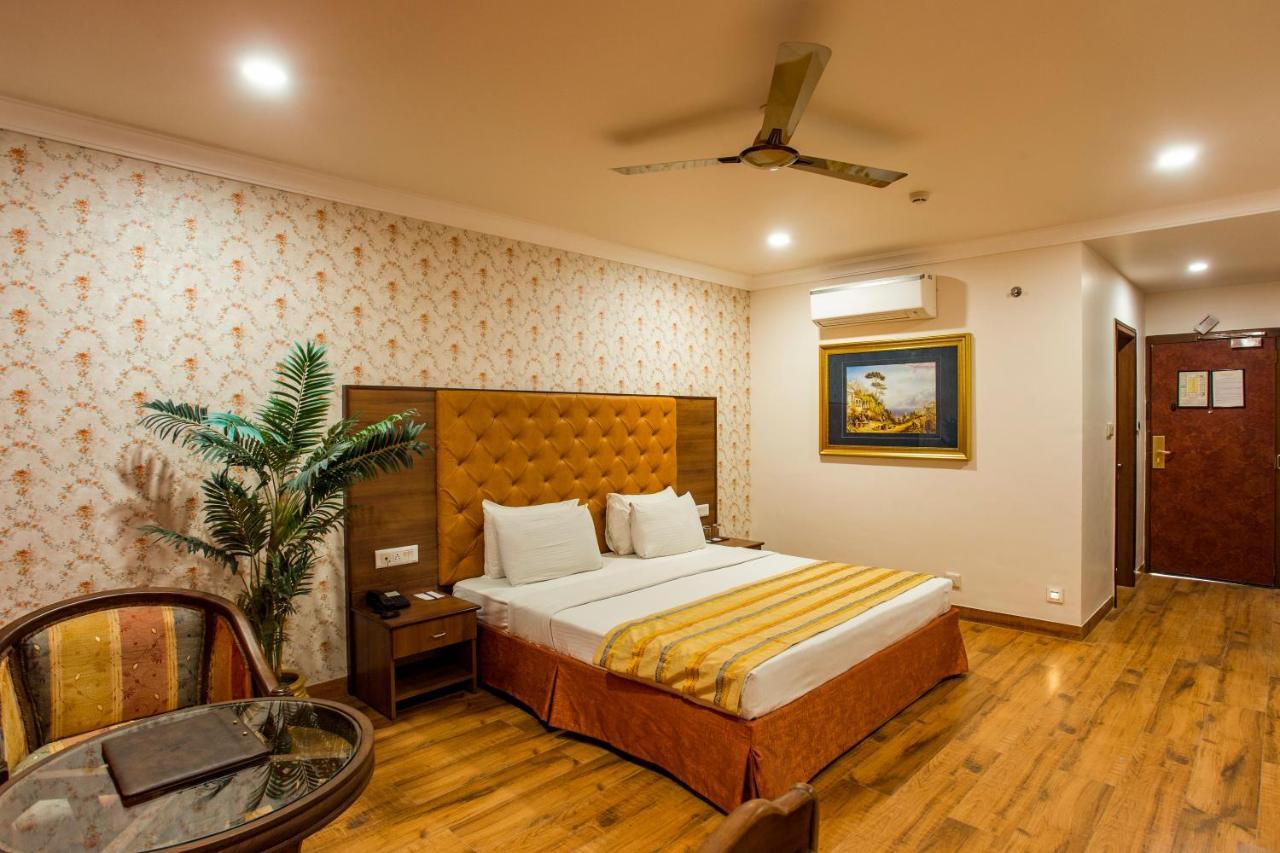 Hotel The Grand Regency Radźkot Zewnętrze zdjęcie
