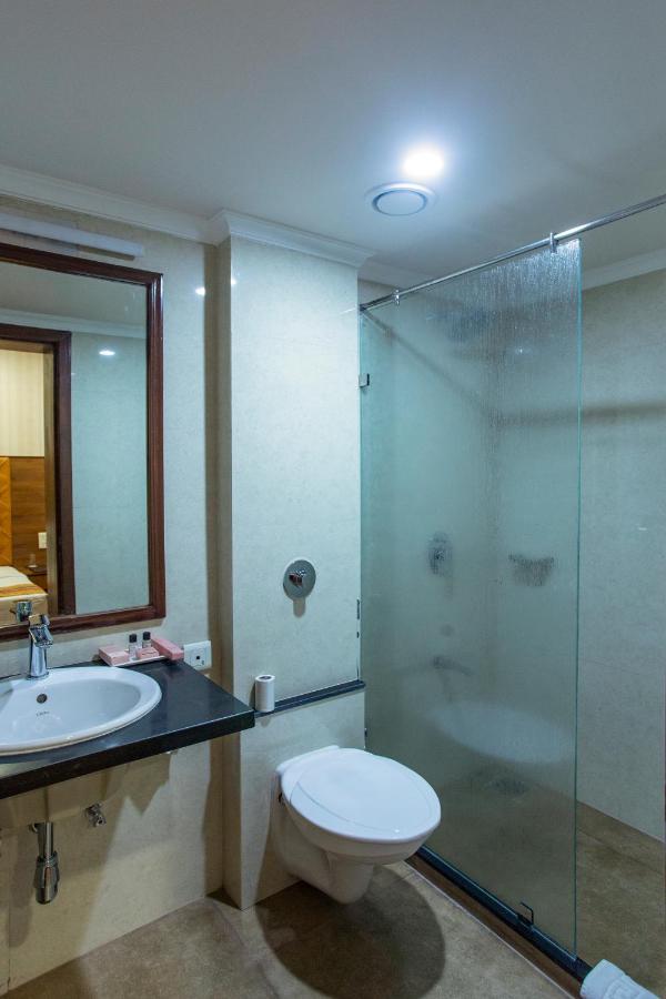 Hotel The Grand Regency Radźkot Zewnętrze zdjęcie