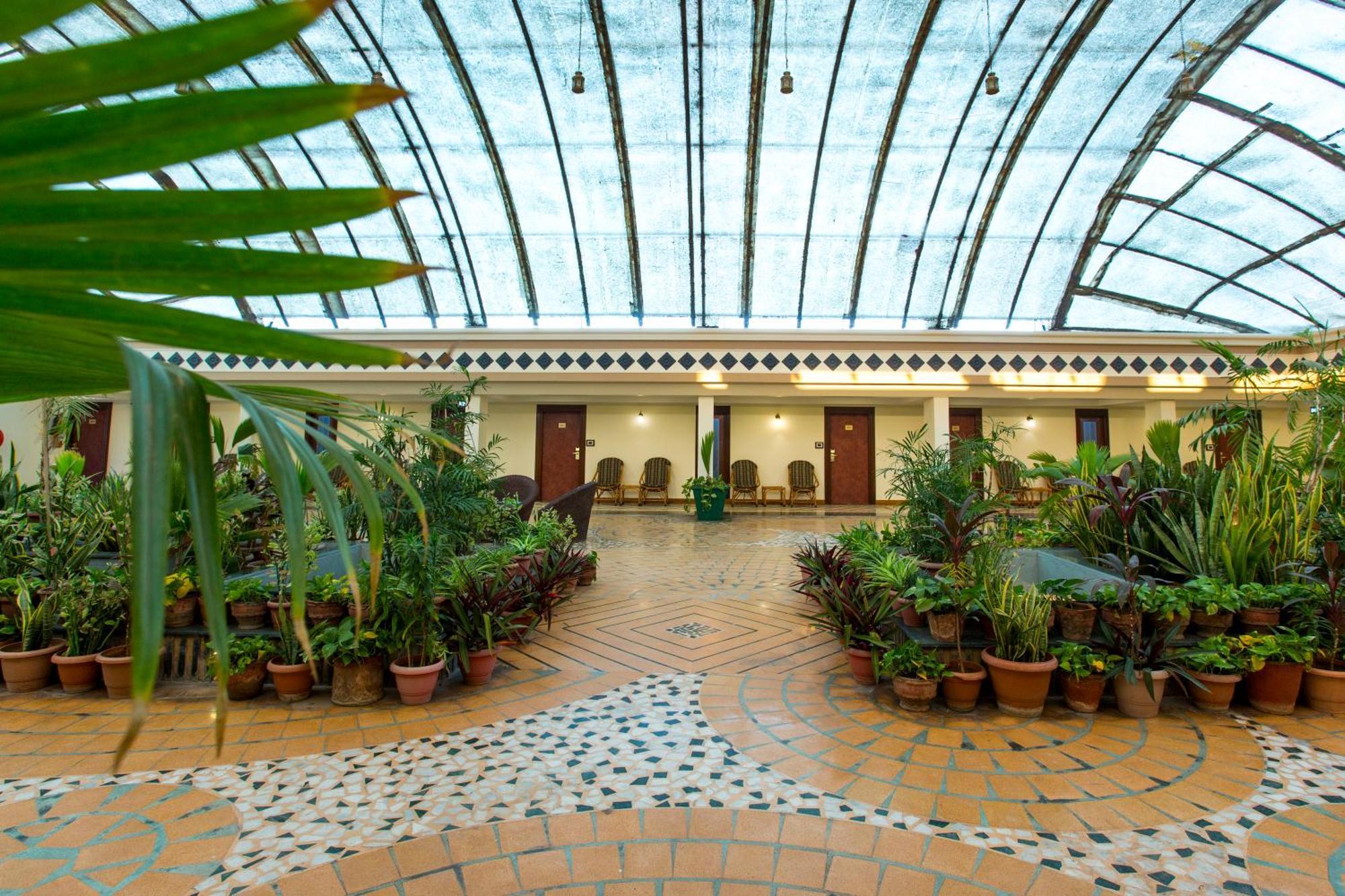 Hotel The Grand Regency Radźkot Zewnętrze zdjęcie